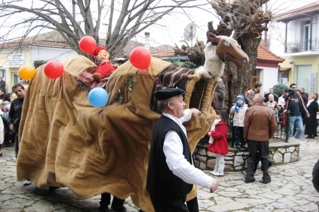 Το παραδοσιακό έθιμο της "Καμήλας" στις 6 Γενάρη (Θεοφάνεια).